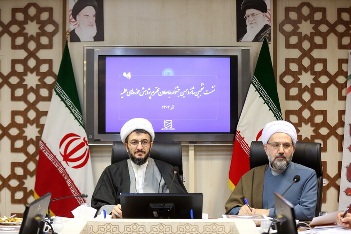 تصاویر/ نشست معاون پژوهش حوزه های علمیه با برگزیدگان جشنواره علامه حلی