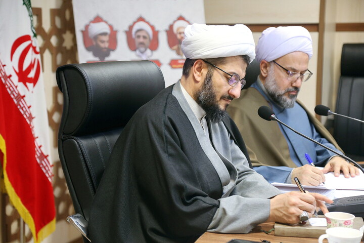 تصاویر/ نشست معاون پژوهش حوزه های علمیه با برگزیدگان جشنواره علامه حلی