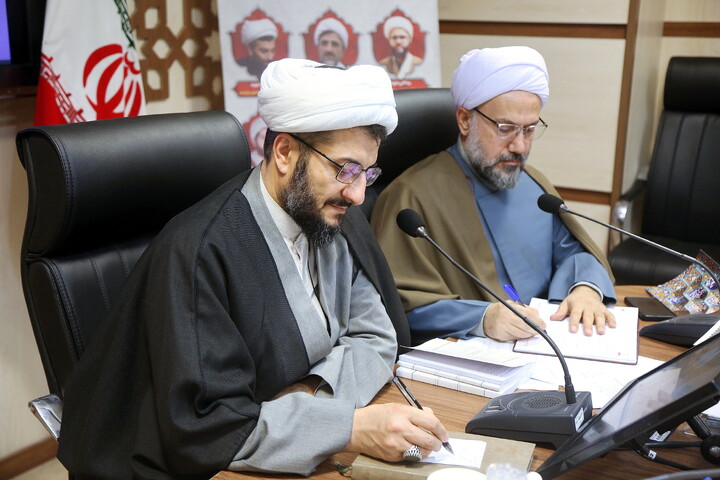 تصاویر/ نشست معاون پژوهش حوزه های علمیه با برگزیدگان جشنواره علامه حلی