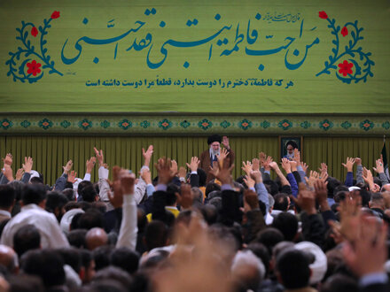 Pemimpin Revolusi Hadiri Perayaan Maulid Sayyidah Fatimah az-Zahra di Husainiyah Imam Khomeini