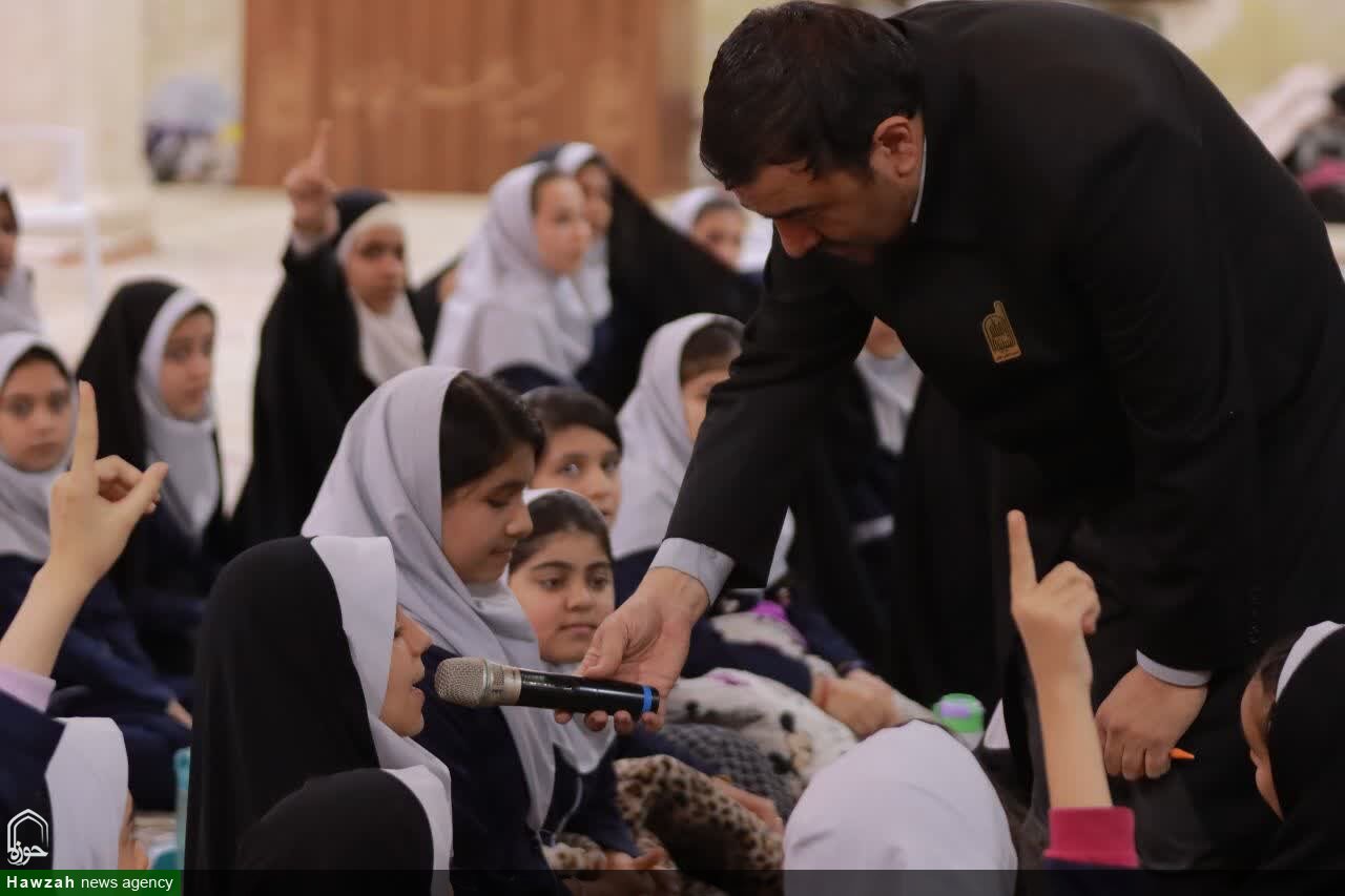 آشنایی ۲۰۰ دانشآموز با فرهنگ مسجدی در حسینیه اعظم زنجان + عکس