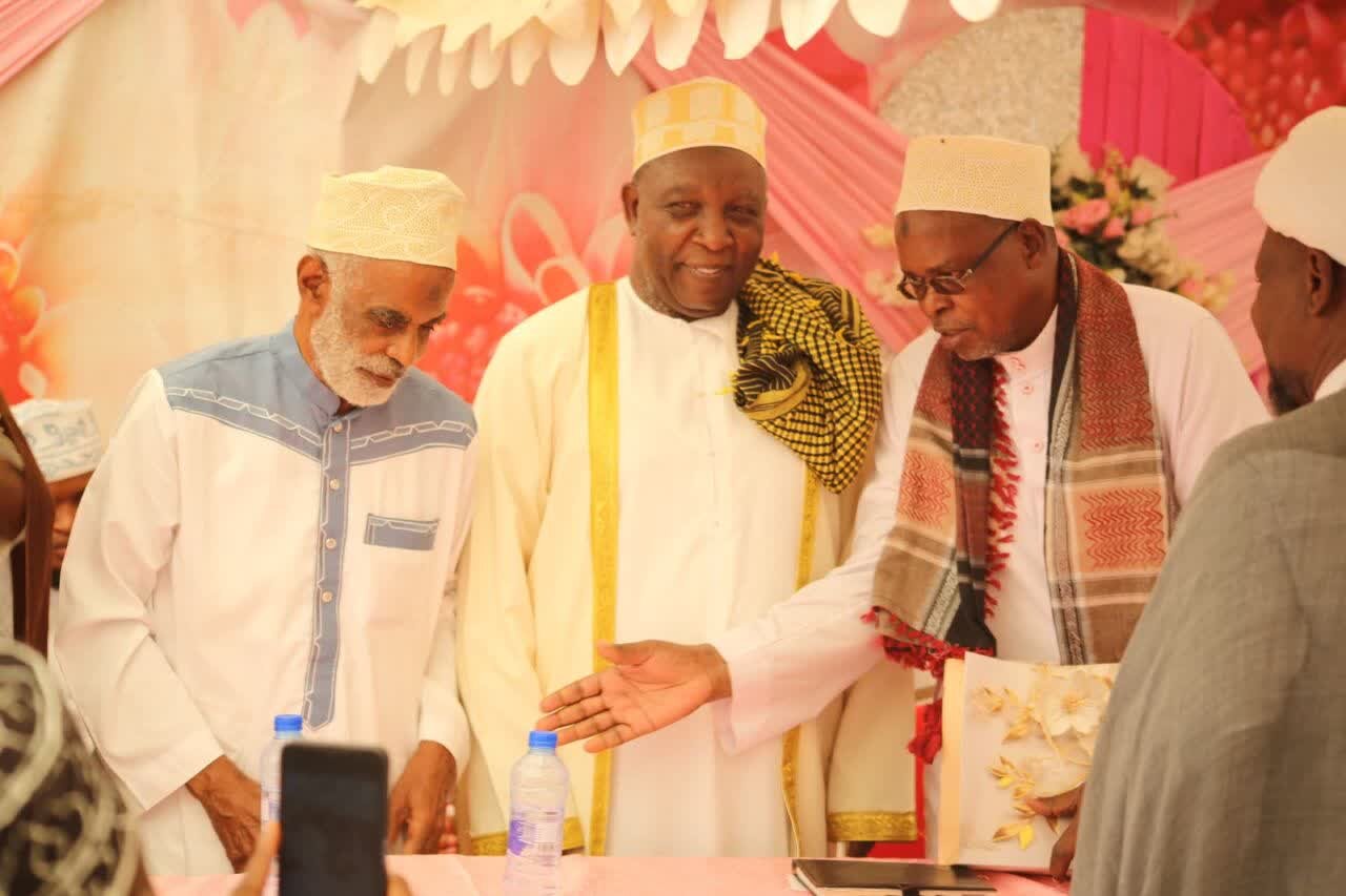 Sheikh Mkuu wa Jumuiya ya Shia Tanzania (TIC) Ahudhuria Hafla ya Ndoa ya Vijana 100 Jijini Tanga