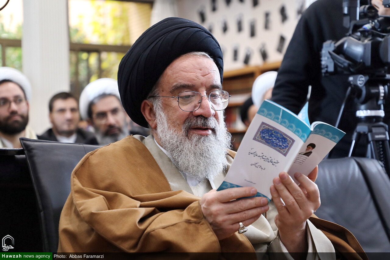 نمایشگاه آثار و شخصیتشناسی آیتالله محمد یزدی در قم افتتاح شد