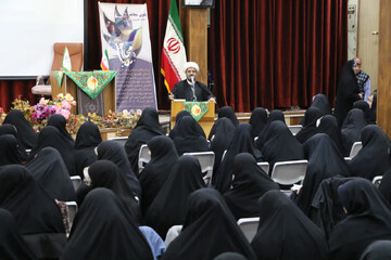 بانوان اولین پرچمداران جهاد تبیین هستند