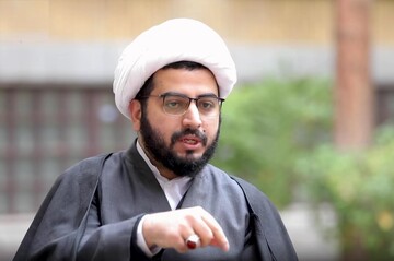 نماز، محور عبودیت و میدان مبارزه درونی انسان است