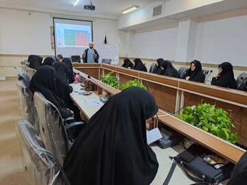 برگزاری دوره آموزشی «قیام قرآنی» با حضور طلاب خواهر در سنندج