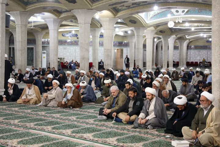 تصاویر / دیدار امام جمعه قزوین با  طلاب قزوینی مقیم قم در مدرسه فیضیه  شهر مقدس قم