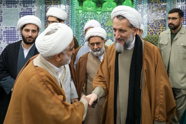 تصاویر / دیدار امام جمعه قزوین با  طلاب قزوینی مقیم قم در مدرسه فیضیه  شهر مقدس قم