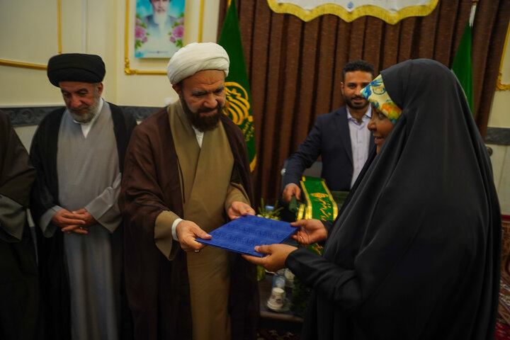 تصاویر| دیدار همسر سردار شهید حاج رمضان با تولیت آستان مقدس حضرت شاهچراغ(ع)