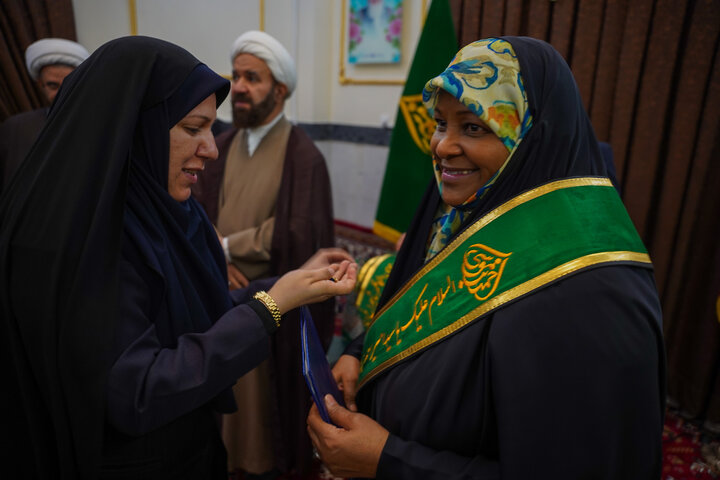 تصاویر| دیدار همسر سردار شهید حاج رمضان با تولیت آستان مقدس حضرت شاهچراغ(ع)