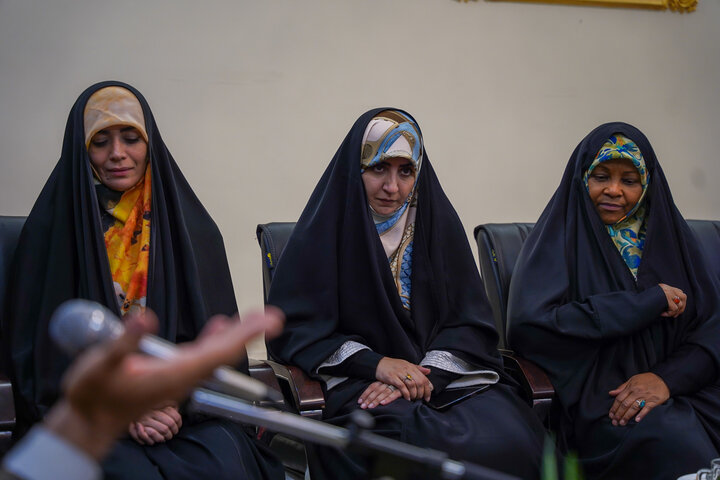 تصاویر| دیدار همسر سردار شهید حاج رمضان با تولیت آستان مقدس حضرت شاهچراغ(ع)