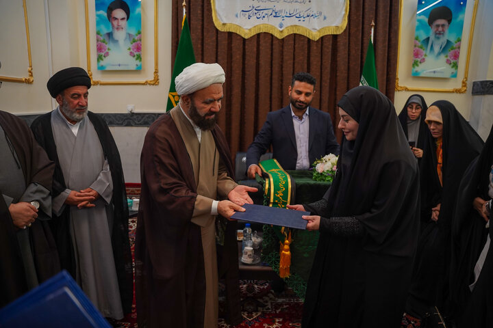 تصاویر| دیدار همسر سردار شهید حاج رمضان با تولیت آستان مقدس حضرت شاهچراغ(ع)