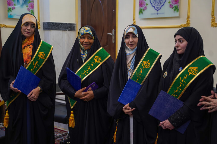 تصاویر| دیدار همسر سردار شهید حاج رمضان با تولیت آستان مقدس حضرت شاهچراغ(ع)