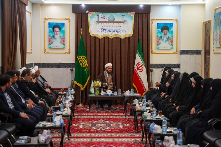 تصاویر| دیدار همسر سردار شهید حاج رمضان با تولیت آستان مقدس حضرت شاهچراغ(ع)