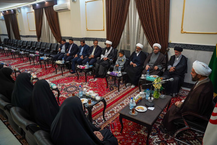 تصاویر| دیدار همسر سردار شهید حاج رمضان با تولیت آستان مقدس حضرت شاهچراغ(ع)