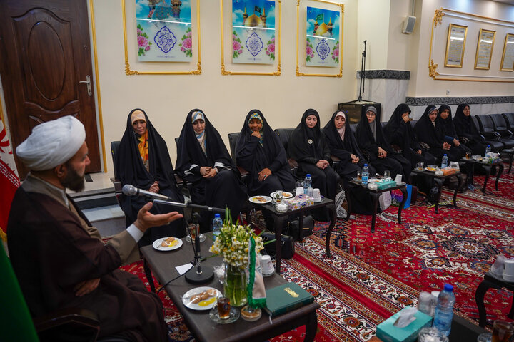 تصاویر| دیدار همسر سردار شهید حاج رمضان با تولیت آستان مقدس حضرت شاهچراغ(ع)