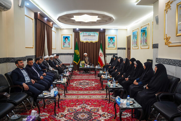 تصاویر| دیدار همسر سردار شهید حاج رمضان با تولیت آستان مقدس حضرت شاهچراغ(ع)