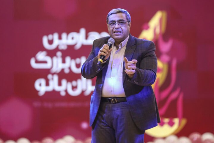 تصاویر/ تکریم خانواده شهدای جنگ ۱۲ روزه در رویداد بزرگ «ایران‌ بانو»