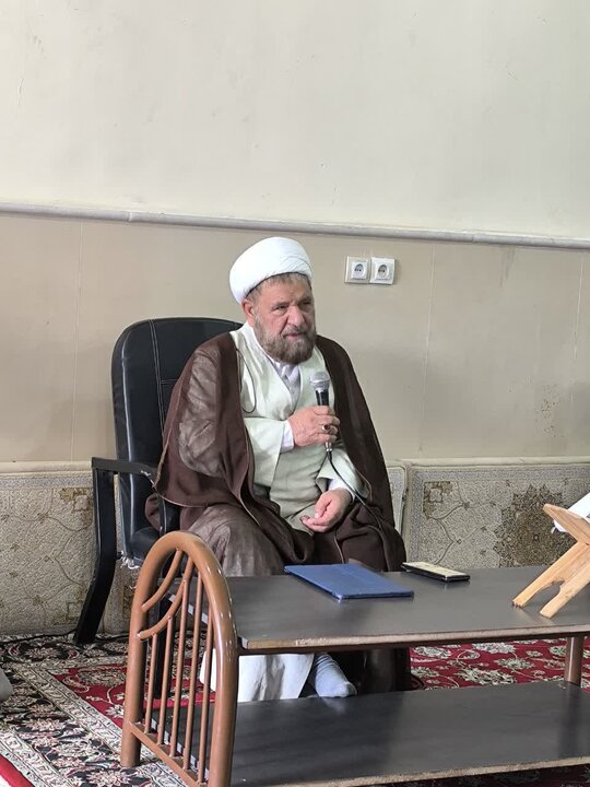 سخنرانی حجت‌الاسلام‌والمسلمین تارم در جلسه آغاز هفته پژوهش در مدرسه علمیه امام صادق(ع) جیرفت.