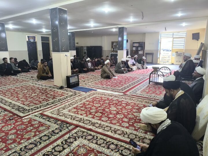 سخنرانی حجت‌الاسلام‌والمسلمین تارم در جلسه آغاز هفته پژوهش در مدرسه علمیه امام صادق(ع) جیرفت.