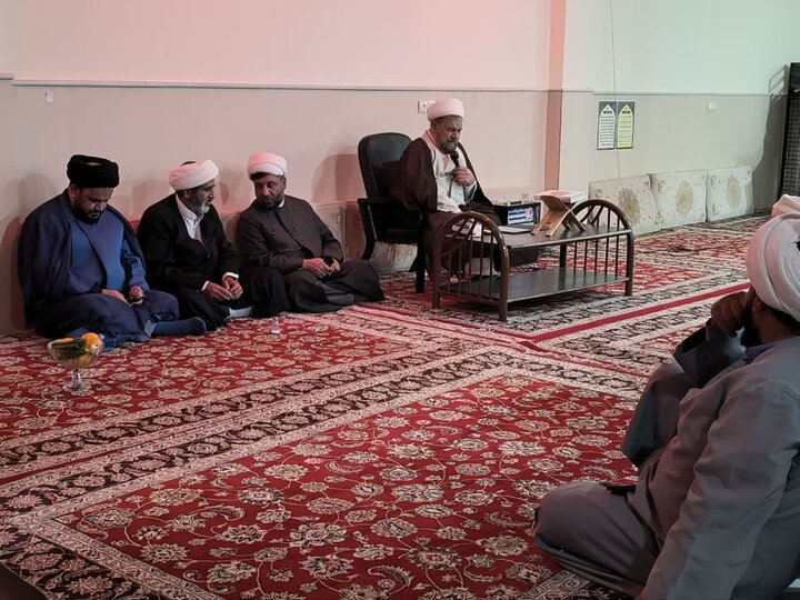 سخنرانی حجت‌الاسلام‌والمسلمین تارم در جلسه تکریم همسران اساتید مدرسه علمیه امام صادق(ع) جیرفت.