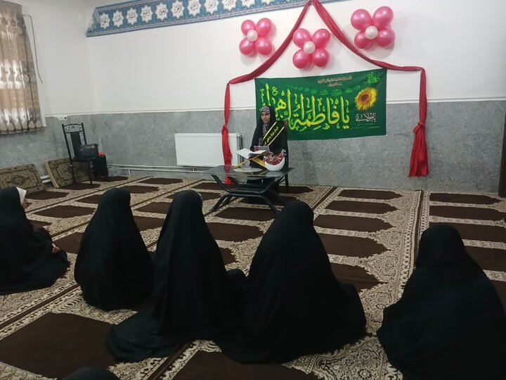 تصاویر/ جشن ولادت حضرت زهرا(س) در مدرسه علمیه معصومیه شهرستان فهرج