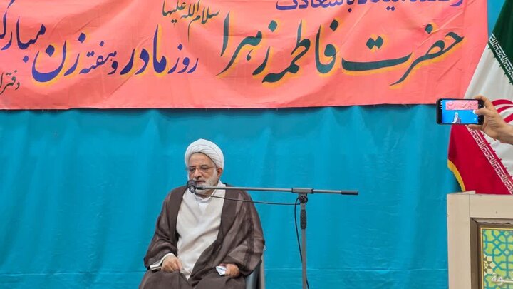 تصاویر/ دیدار مداحان با امام جمعه کنگان