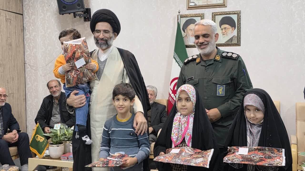 مادران و همسران شهدای اقتدار ملی ناحیه مقاومت بسیج کاشان تجلیل شدند+تصاویر