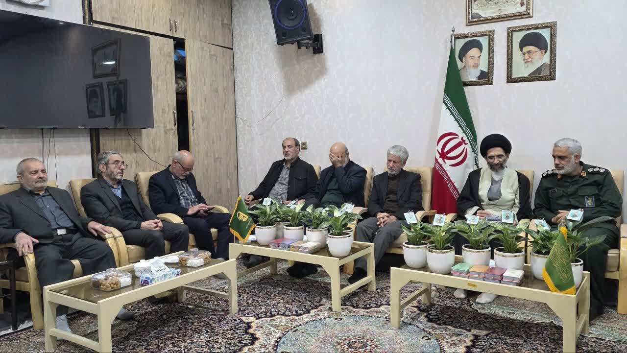 مادران و همسران شهدای اقتدار ملی ناحیه مقاومت بسیج کاشان تجلیل شدند+تصاویر