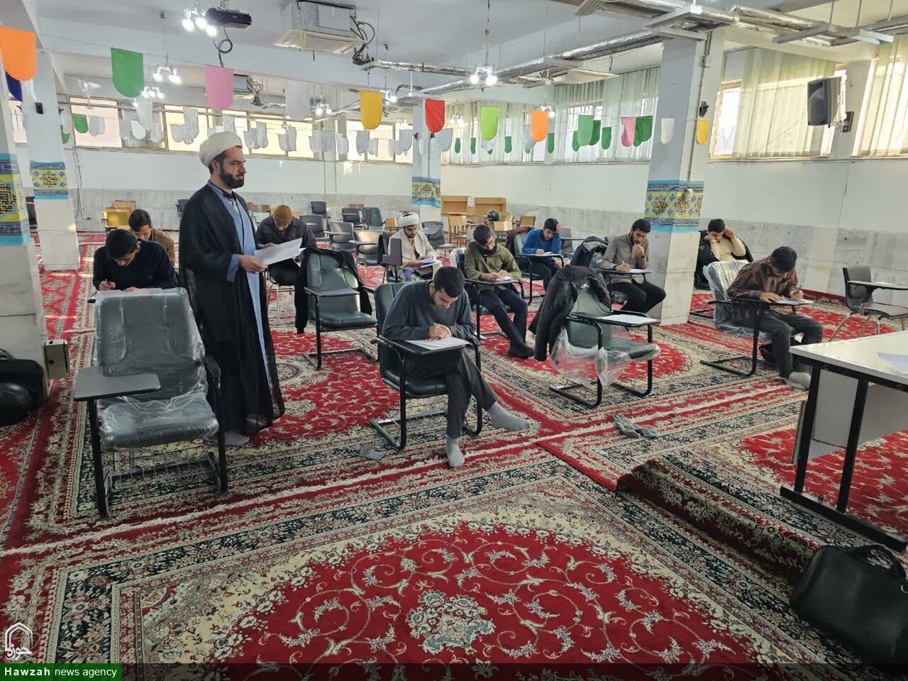 سیزدهمین آزمون شناسایی و جذب استعدادهای برتر حوزوی اصفهان برگزار شد +تصاویر