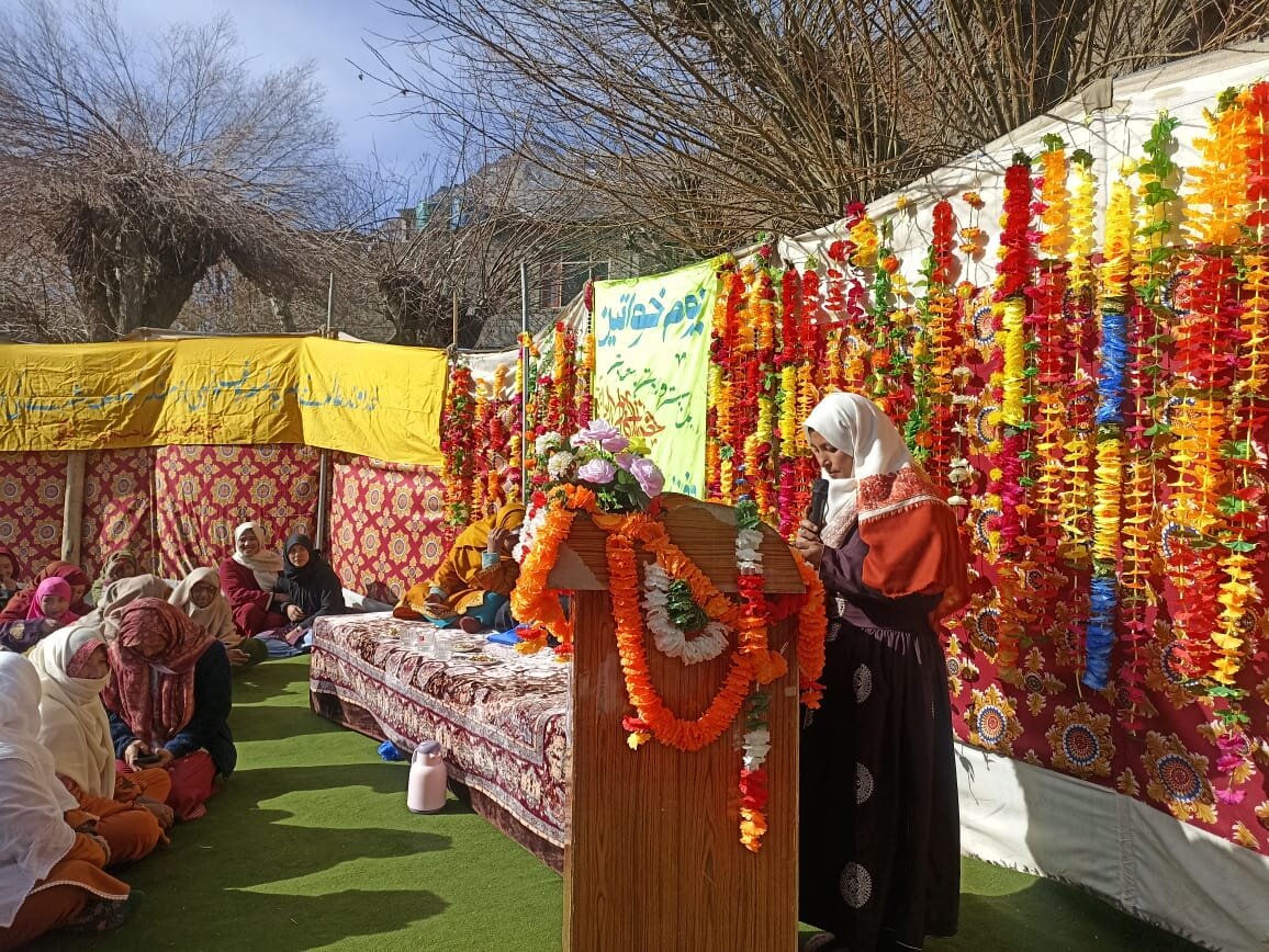کارگل؛ بسیج فاطمیہ انجمنِ صاحب الزمان (ع) کے تحت یومِ ولادتِ جناب سیدہ (س) و امام خمینی (رہ) کی مناسبت سے تقریب کا انعقاد