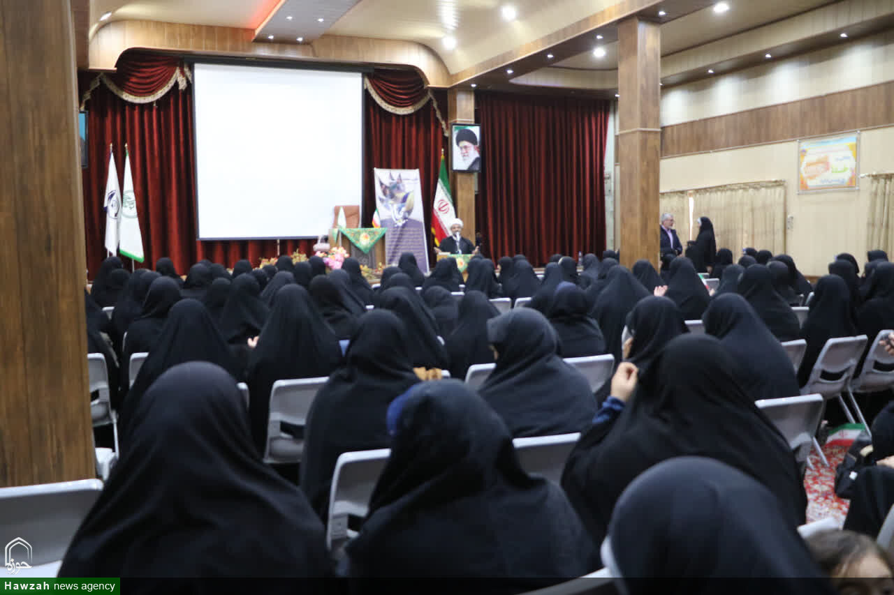 بانوان اولین پرچمداران جهاد تبیین هستند