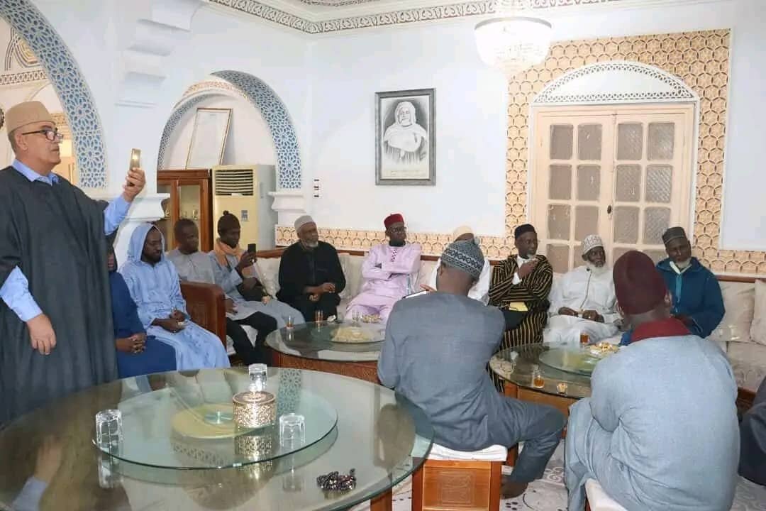 Kundi la Masheikh wa Senegal, Wakutana na Kiongozi wa Tijaniyya wa Eneo la Al-Tamasin, Algeria 