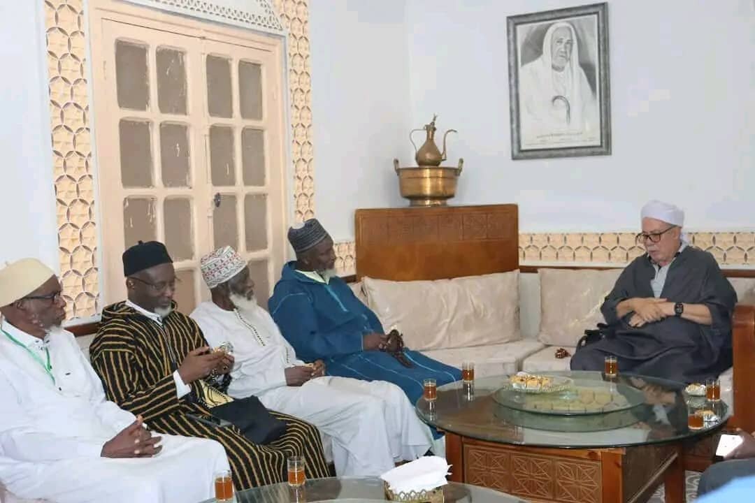 Kundi la Masheikh wa Senegal, Wakutana na Kiongozi wa Tijaniyya wa Eneo la Al-Tamasin, Algeria 