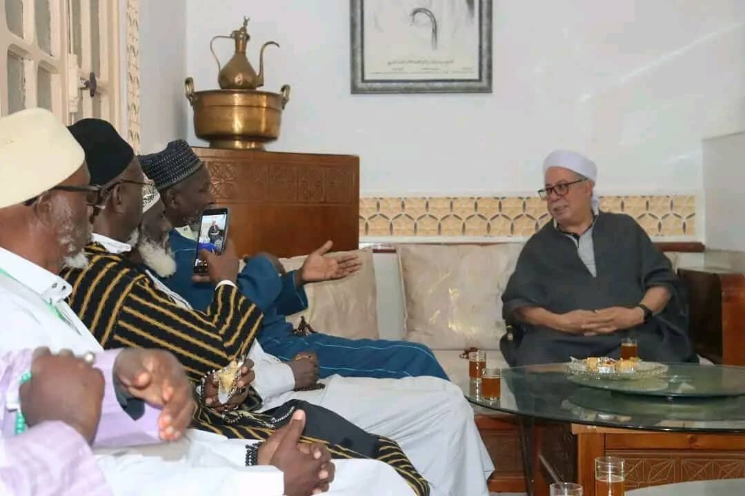 Kundi la Masheikh wa Senegal, Wakutana na Kiongozi wa Tijaniyya wa Eneo la Al-Tamasin, Algeria 