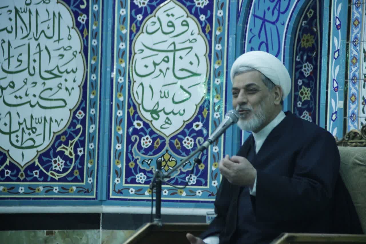 حضرت زهرا(س) الگوی انسان کامل در سه ساحت عبادی، اجتماعی و سیاسی است+تصاویر