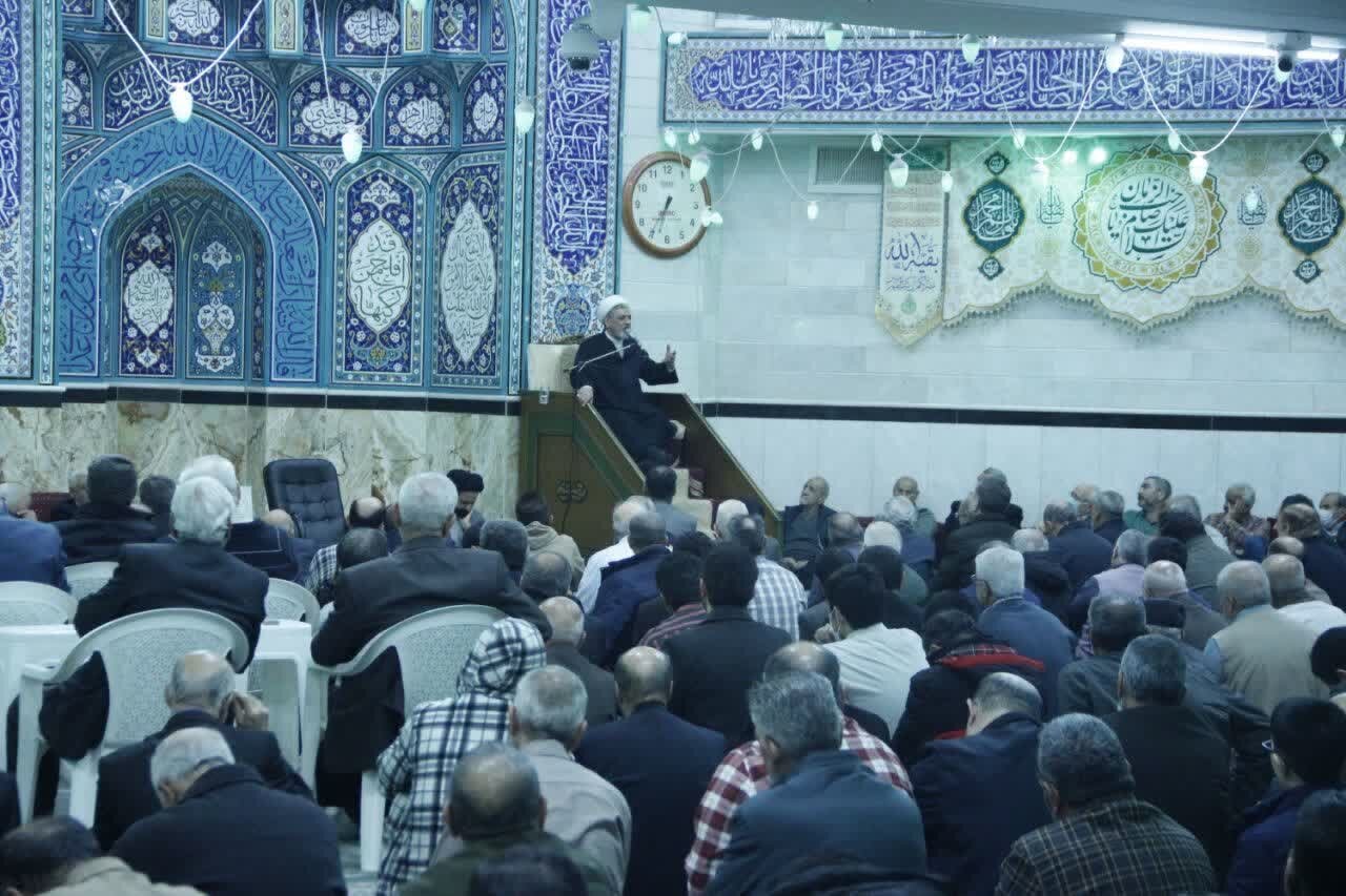 حضرت زهرا(س) الگوی انسان کامل در سه ساحت عبادی، اجتماعی و سیاسی است