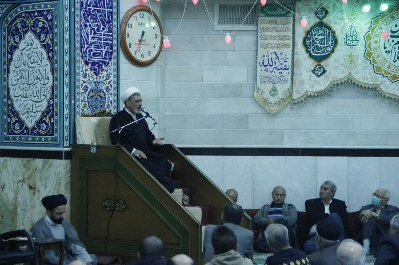 حضرت زهرا(س) الگوی انسان کامل در سه ساحت عبادی، اجتماعی و سیاسی است