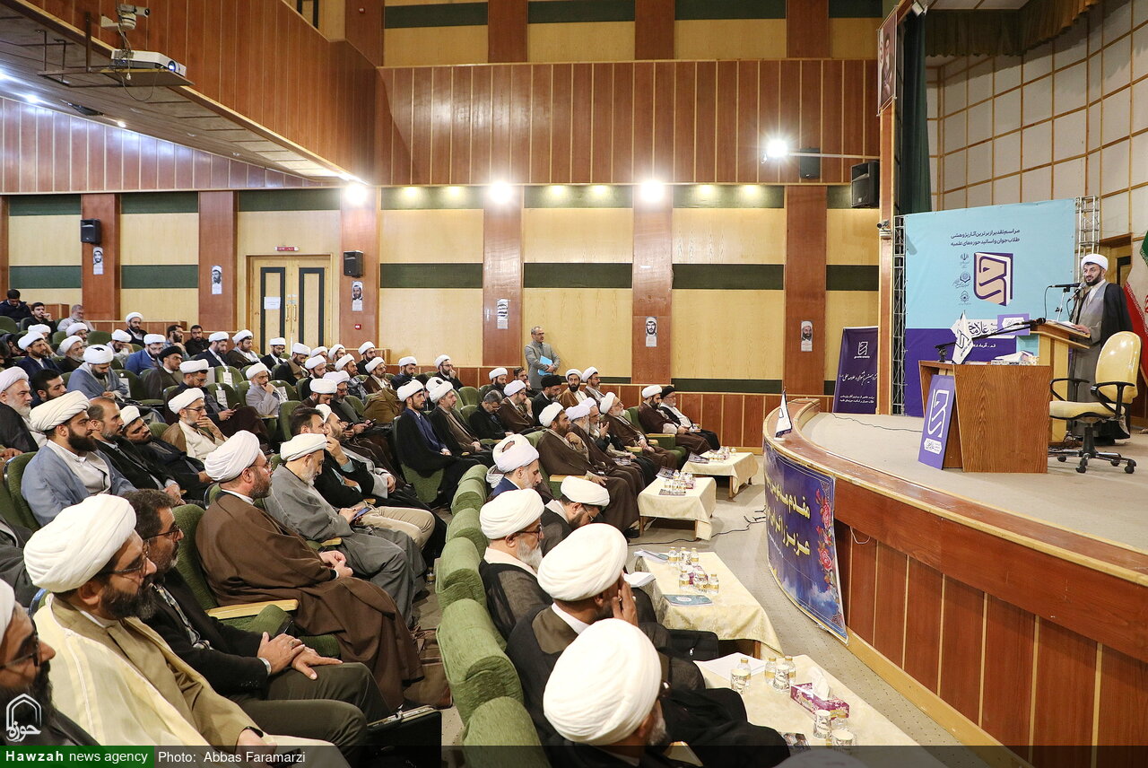 شتاب تولید علم در حوزه‌های علمیه / تولید ۱۱ هزار اثر پژوهشی توسط طلاب و اساتید در سال تحصیلی گذشته