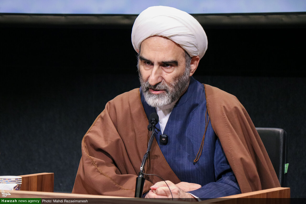 نگاه امتی تنها راه مقابله با دشمنان اسلام است