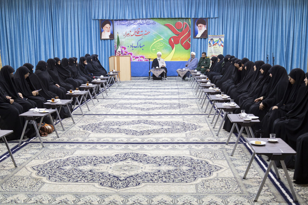 حضرت زهرا (س) الگوی کامل در علم، خانه و جامعه است