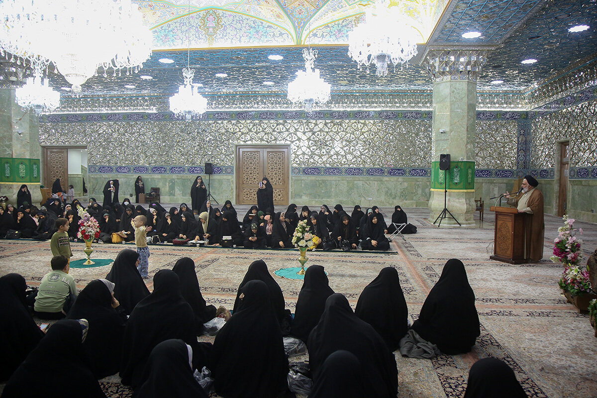 ویژه‌برنامه «شکوه مادری» در حرم حضرت معصومه (س) + تصاویر