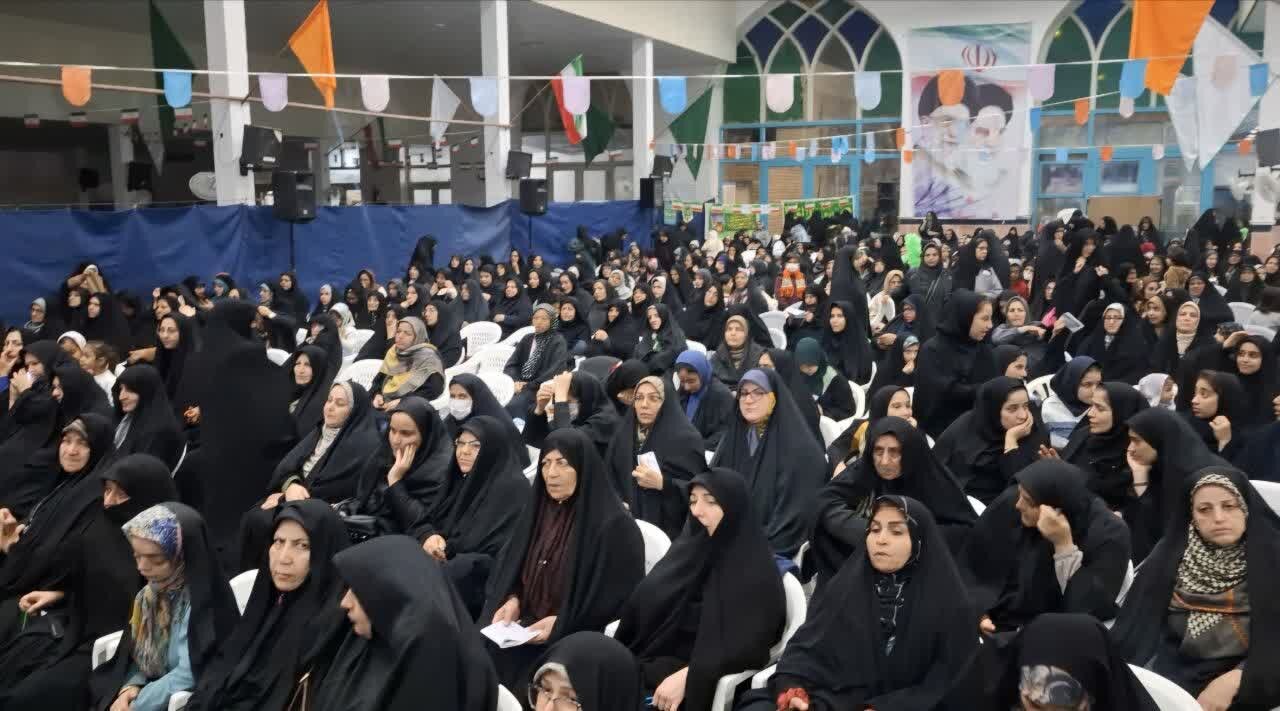 همایش بزرگ بانوان مثلِ زهرا (س)در آران و بیدگل برگزار شد+تصاویر