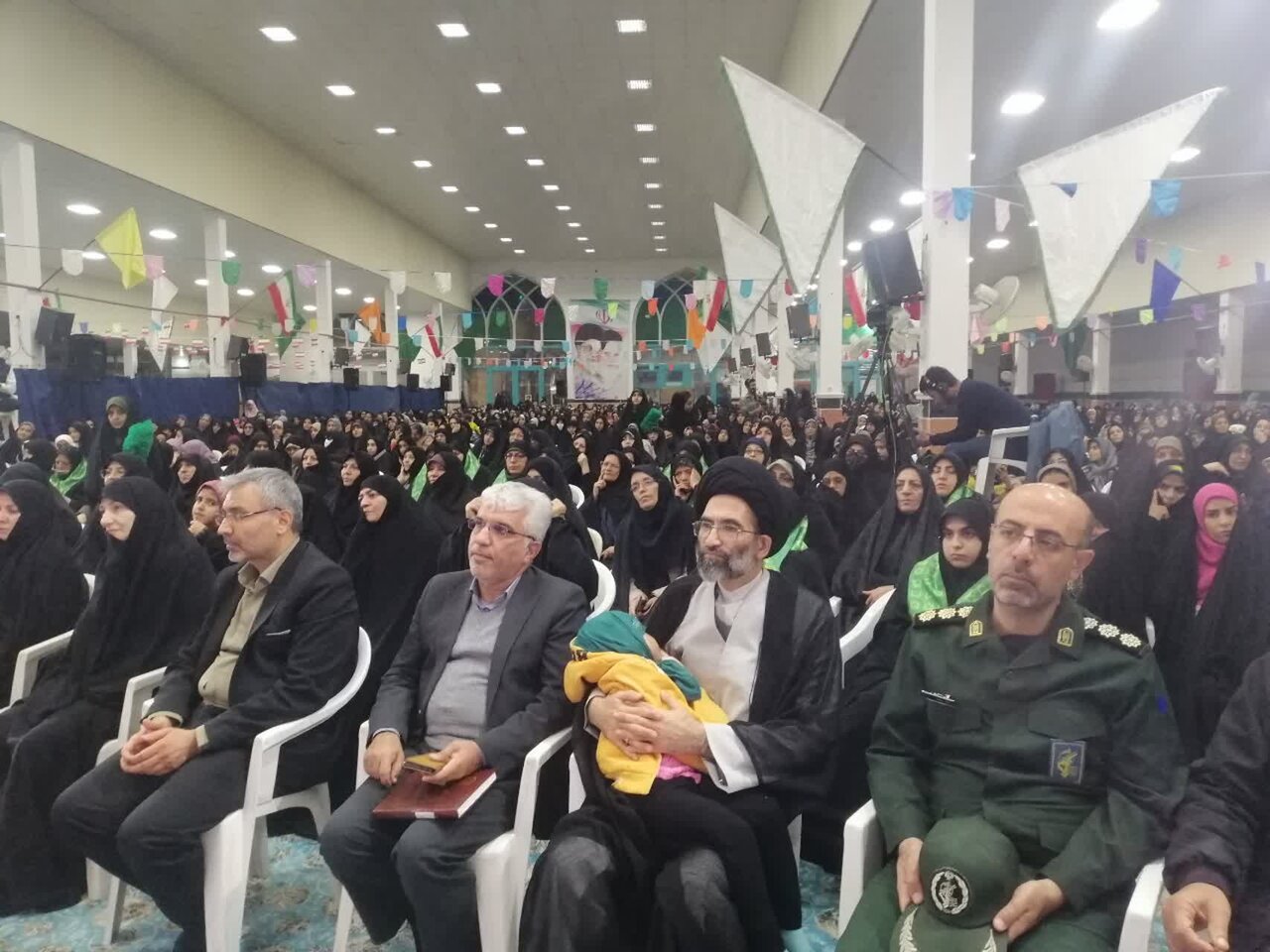 همایش بزرگ بانوان مثلِ زهرا (س)در آران و بیدگل برگزار شد+تصاویر