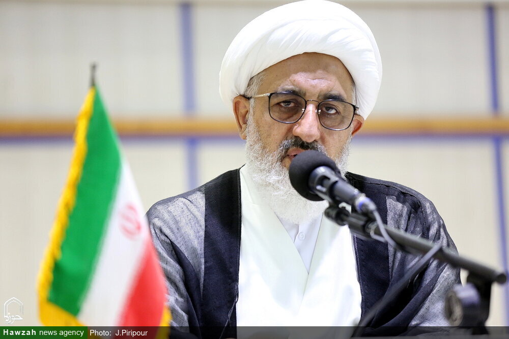 ممثّل الإمام الخامنئي في الهند: السيّدة فاطمة الزهراء (عليها السلام) هي المعيار الحقيقيّ لمكانة المرأة ودورها الاجتماعيّ الفعّال