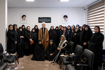 تصاویر / دیدار امام جمعه قزوین و جمعی از بانوان تاثیرگذار و فعال استان قزوین