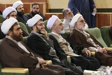 تصاویر / حضور مدیر  حوزه علمیه قزوین در مراسم اختتامیه شانزدهمین جشنواره علامه حلی در شهر مقدس قم