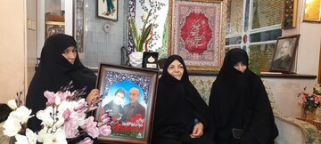 دیدار بانوان طلبه مدرسه علمیه شهید حسن حاج‌غفاری قم با مادر شهید حاج غفاری+ تصاویر