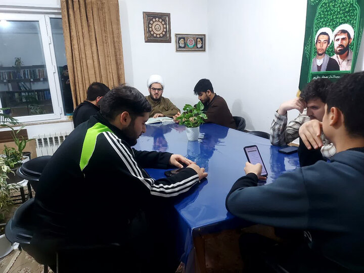 برگزاری جلسه نهج‌البلاغه‌ خوانی در مدرسه علمیه امام جعفر صادق(ع) تالش