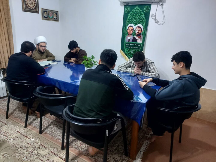 برگزاری جلسه نهج‌البلاغه‌ خوانی در مدرسه علمیه امام جعفر صادق(ع) تالش